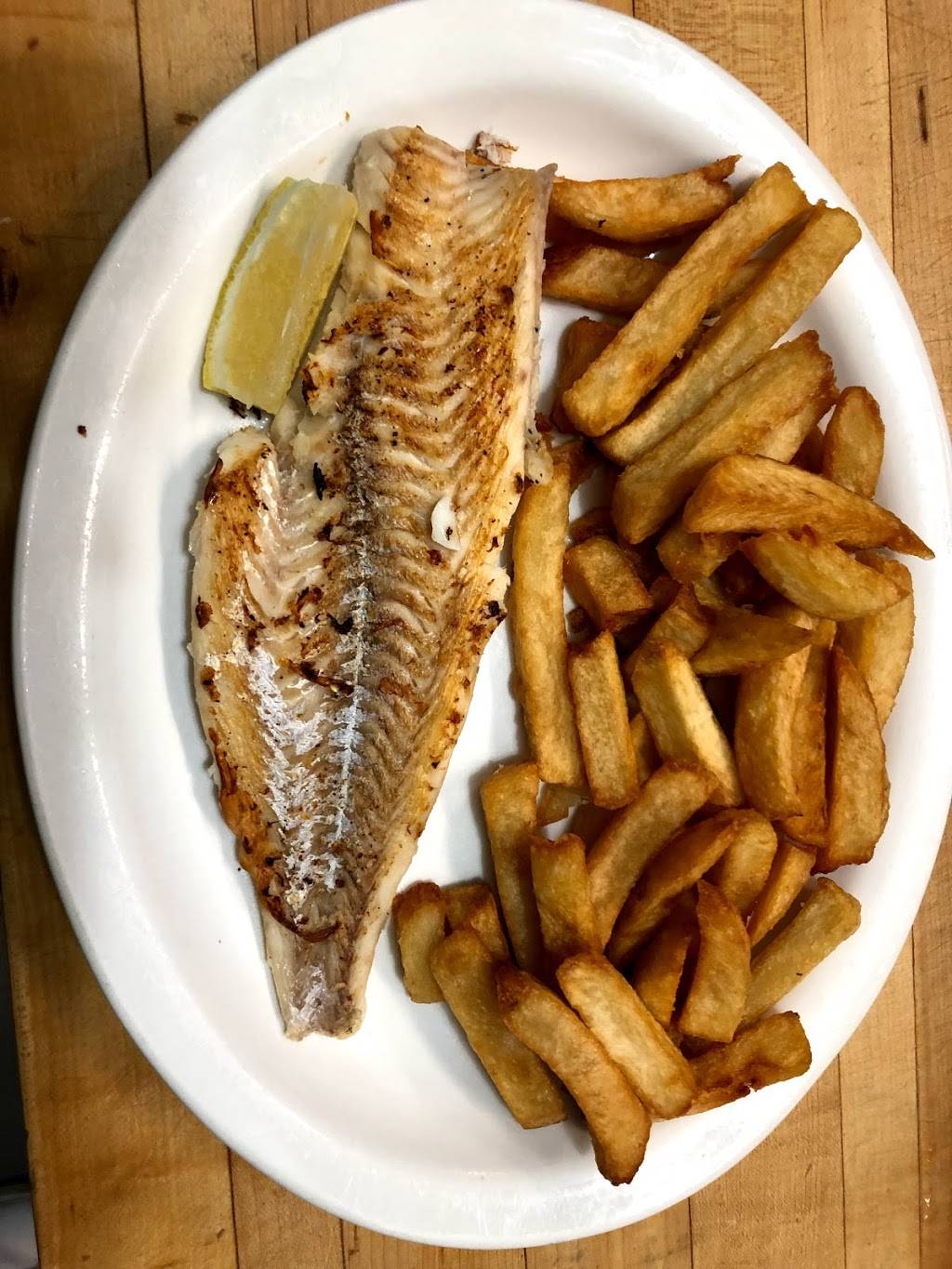 Captain Georges Fish & Chips | restaurant | 14 Wellington St E, Aurora, ON L4G 1H4, Canada | 9058417668 OR +1 905-841-7668