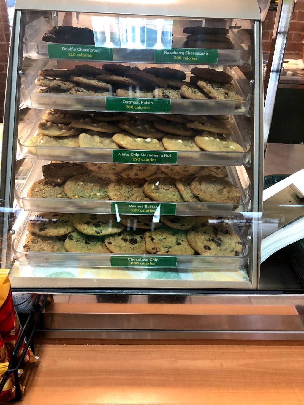 Subway | restaurant | 3909 N Richards St, Milwaukee, WI 53212, USA | 4144312833 OR +1 414-431-2833