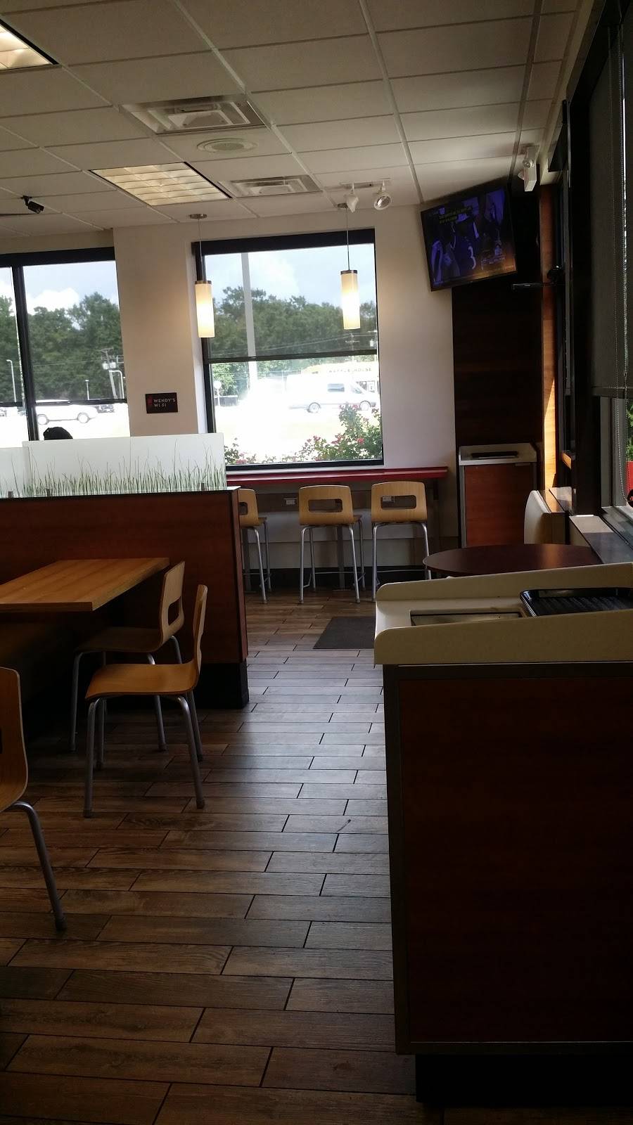 Wendys | restaurant | 7521 Washington Street, Ocean Springs, MS 39564, USA | 2288726449 OR +1 228-872-6449