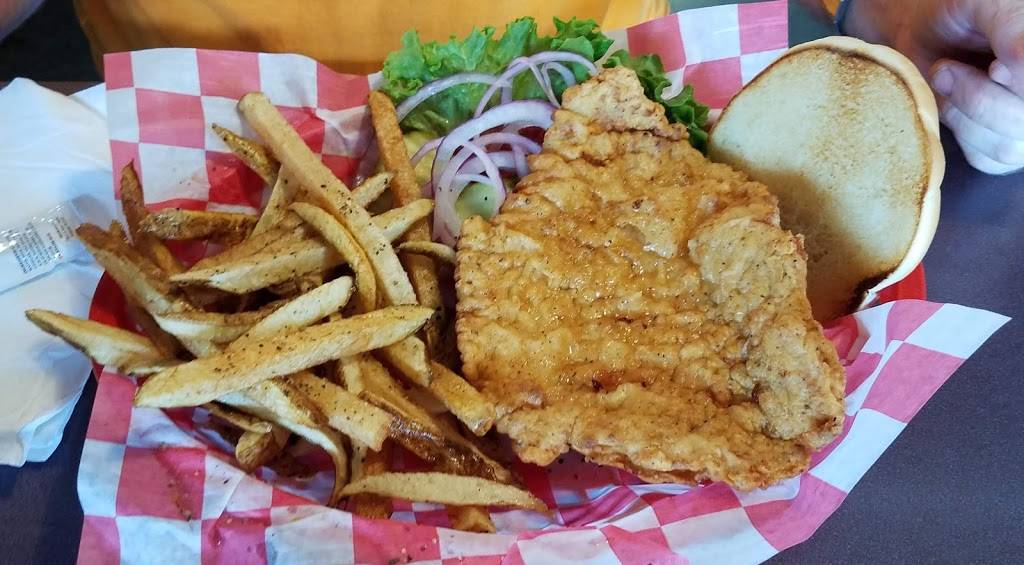 The Water Tower Bar & Grill | restaurant | 458 Rock Hill Rd, Jefferson City, MO 65109, USA | 5736354536 OR +1 573-635-4536