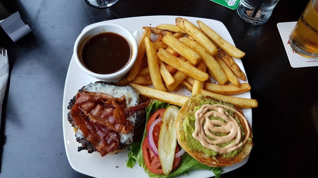 The Upper Deck TapHouse + Grill | restaurant | 210 Martindale Rd, St. Catharines, ON L2R 6P9, Canada | 9056823325 OR +1 905-682-3325