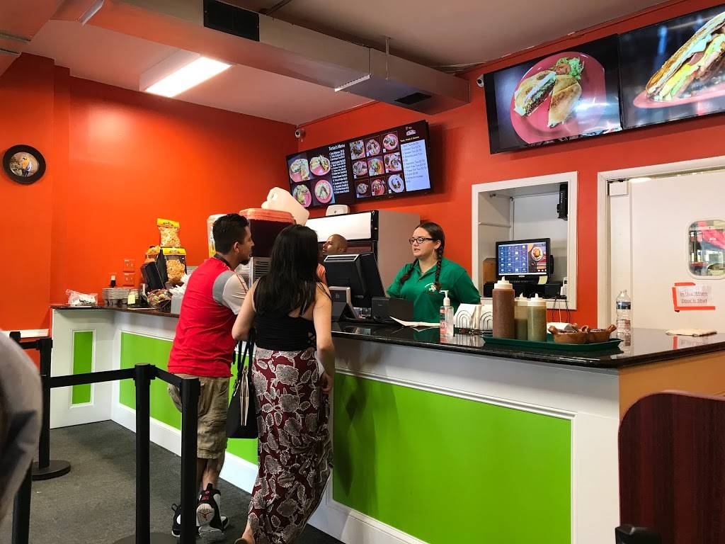 Tortas Y Tacos La Chiquita | restaurant | 2911 Columbia Pike, Arlington, VA 22204, USA | 5719702824 OR +1 571-970-2824