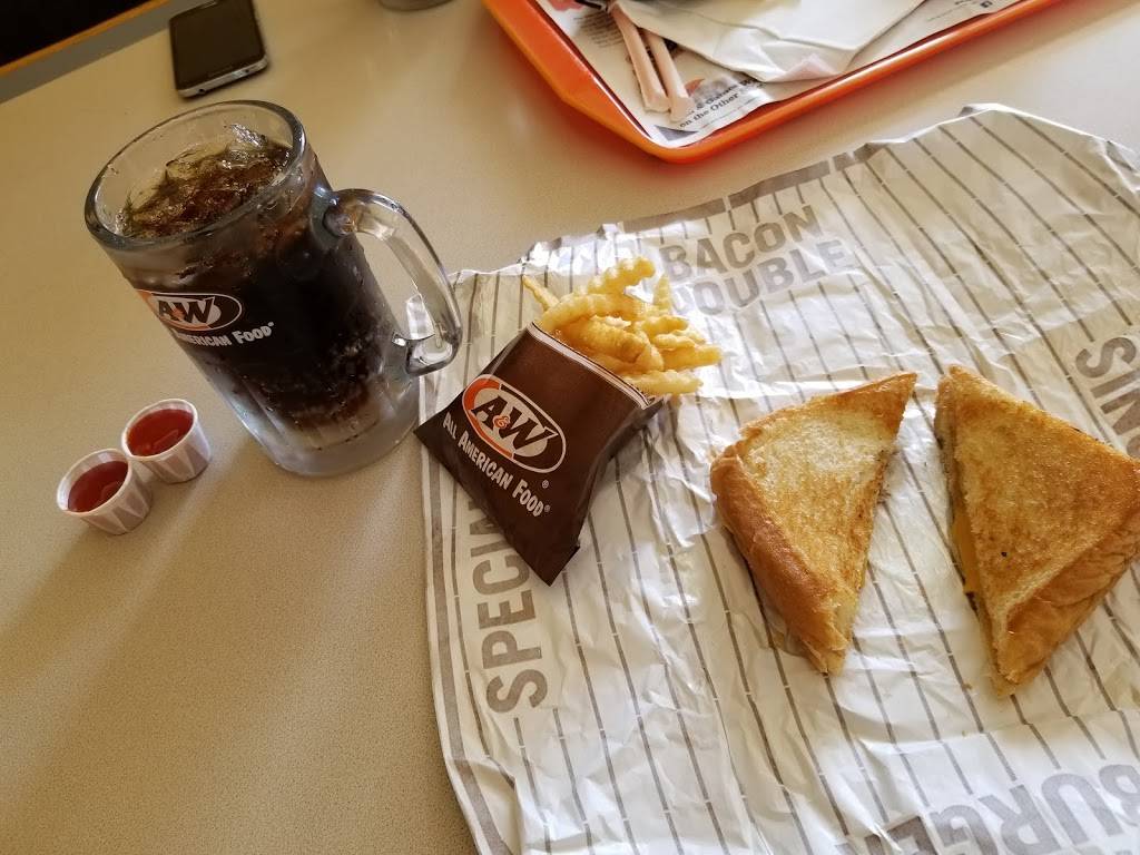 A&W Restaurant | restaurant | 769 E Main St, Ravenna, OH 44266, USA | 3302965028 OR +1 330-296-5028