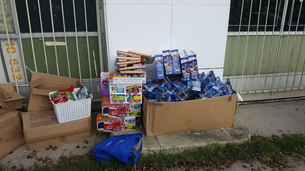 Neals Ice Station | restaurant | 4904 S Presa St, San Antonio, TX 78223, USA | 2105324937 OR +1 210-532-4937