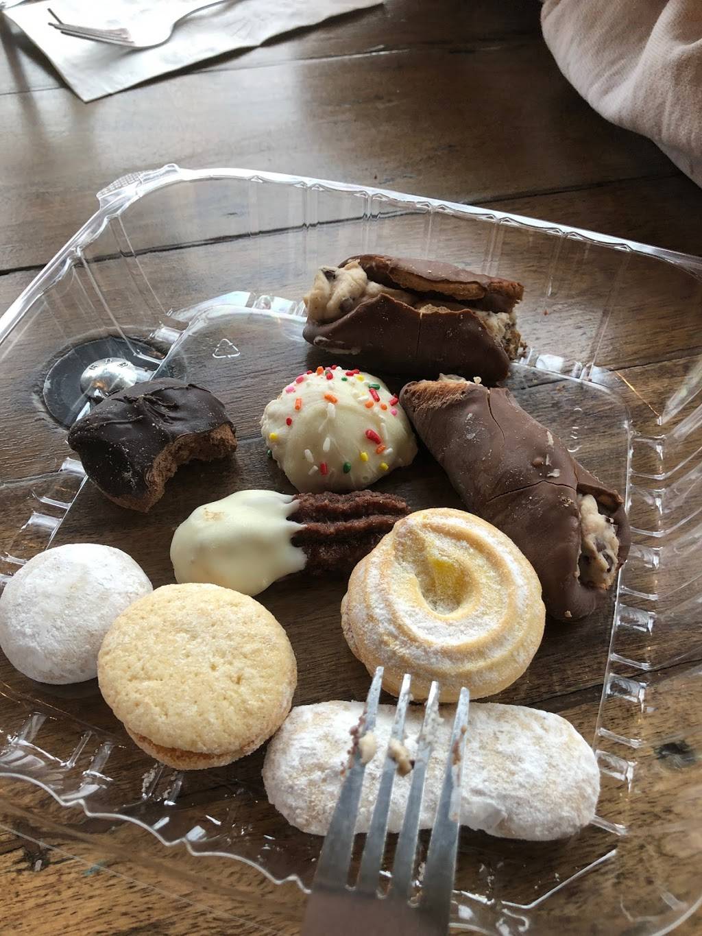 Bella Gusto Restaurant And Italian Market & Pizzeria | restaurant | 29 S Main St, Oconomowoc, WI 53066, USA | 2623543132 OR +1 262-354-3132