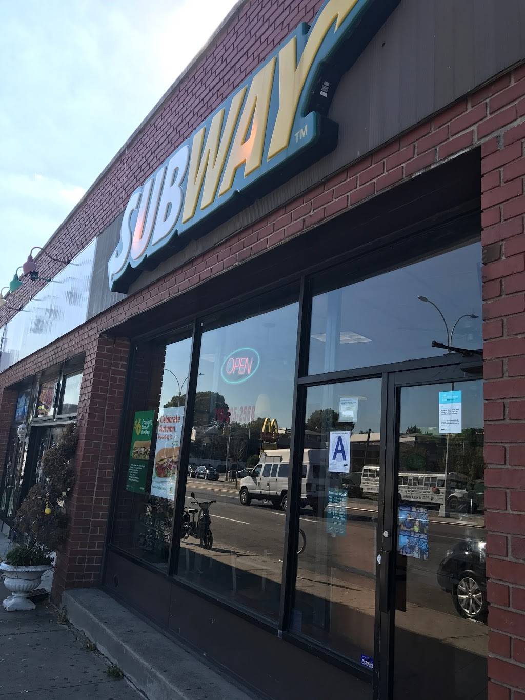 Subway Restaurants | restaurant | 87-08 Astoria Blvd, East Elmhurst, NY 11369, USA | 7182052568 OR +1 718-205-2568