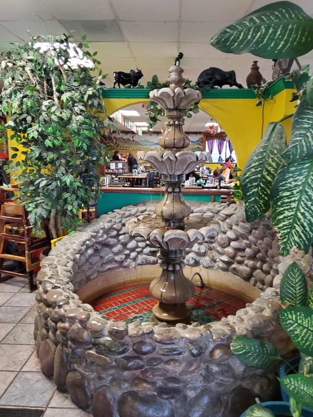 El Toro Bronco | restaurant | 8949 Dyer St, El Paso, TX 79904, USA | 9157590599 OR +1 915-759-0599