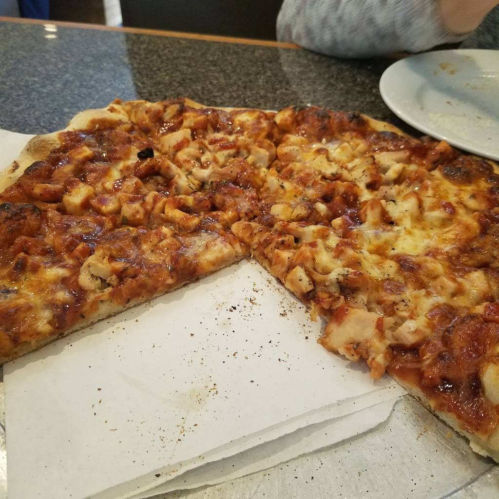 Rossinis | restaurant | 62 W High St, East Hampton, CT 06424, USA | 8602671106 OR +1 860-267-1106