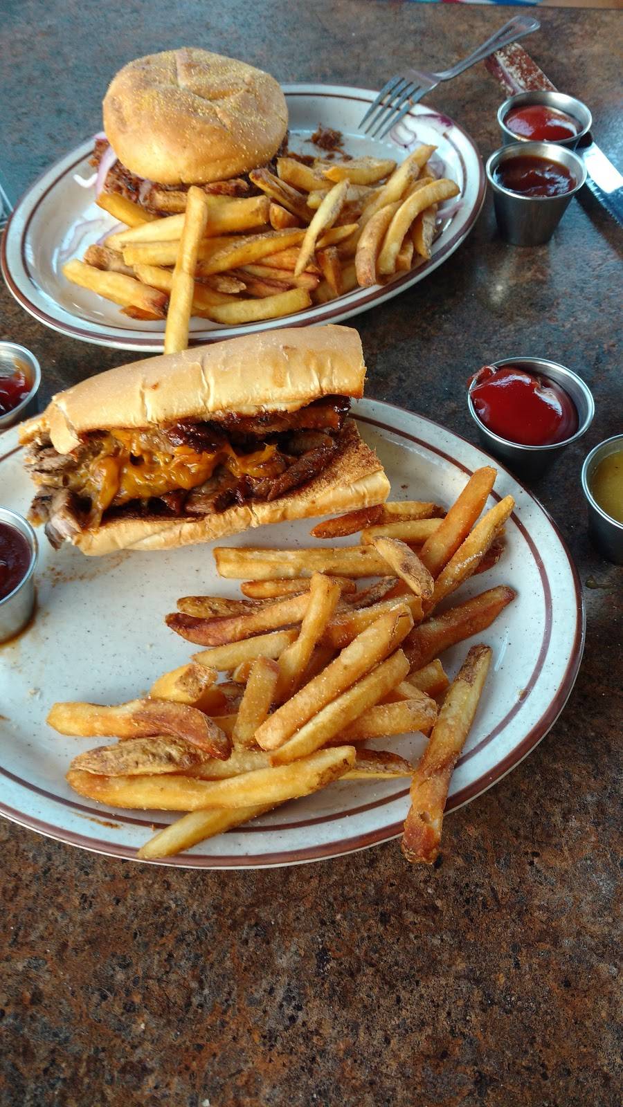 Winchesters Grill & Saloon | restaurant | 2815, 632 E Main St, Ventura, CA 93001, USA | 8056537446 OR +1 805-653-7446