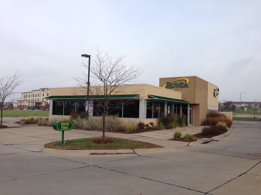 Runza Restaurant | restaurant | 17505 Gold Plaza, Omaha, NE 68130, USA | 4026979500 OR +1 402-697-9500