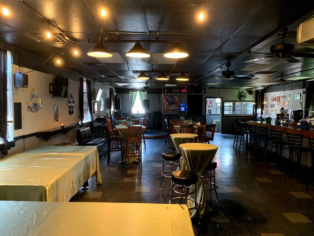 Court Cafe & Pub | restaurant | 209 W Main St, Louisa, VA 23093, USA | 5409675544 OR +1 540-967-5544