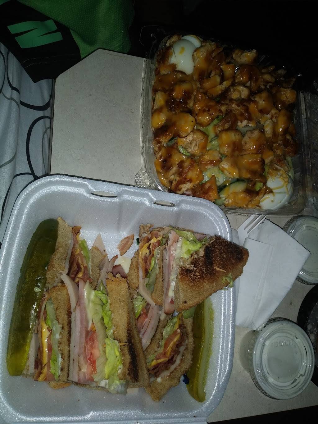 Johnnys Coney Island | restaurant | 5101 E McNichols Rd, Detroit, MI 48212, USA | 3133661220 OR +1 313-366-1220