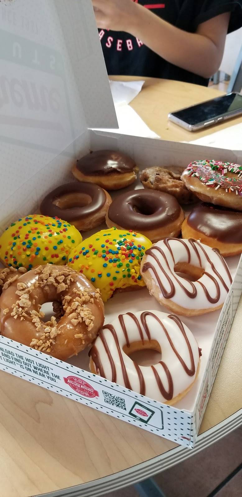 Krispy Kreme | bakery | 2600 S Cooper St, Arlington, TX 76015, USA | 8174600792 OR +1 817-460-0792