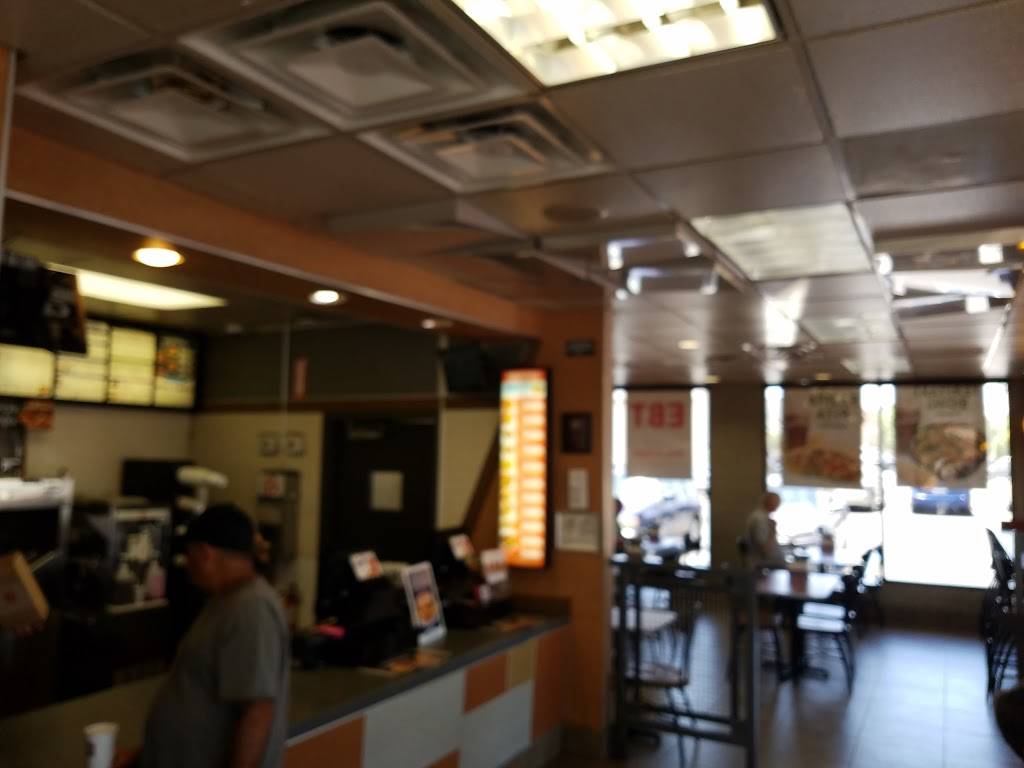 Jack in the Box | restaurant | 1056 Main St, Ramona, CA 92065, USA | 7607896428 OR +1 760-789-6428