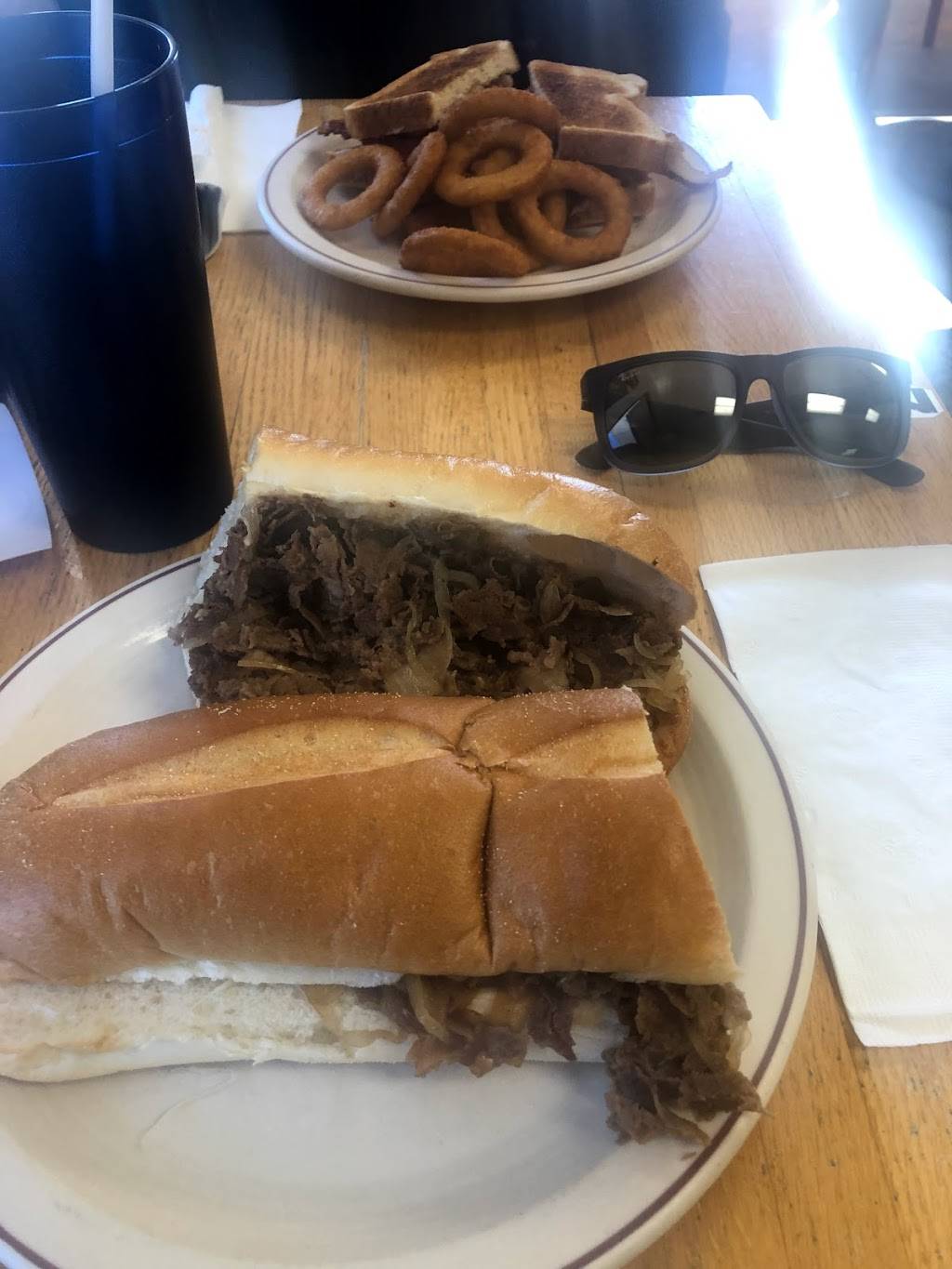 M & H | restaurant | 12296 Union St, Milton, DE 19968, USA | 3026844570 OR +1 302-684-4570