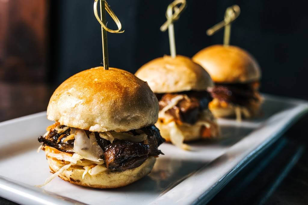 LGros Luxe Victoriaville | restaurant | 150 Boulevard des Bois Francs S, Victoriaville, QC G6P 4S3, Canada | 8196044627 OR +1 819-604-4627