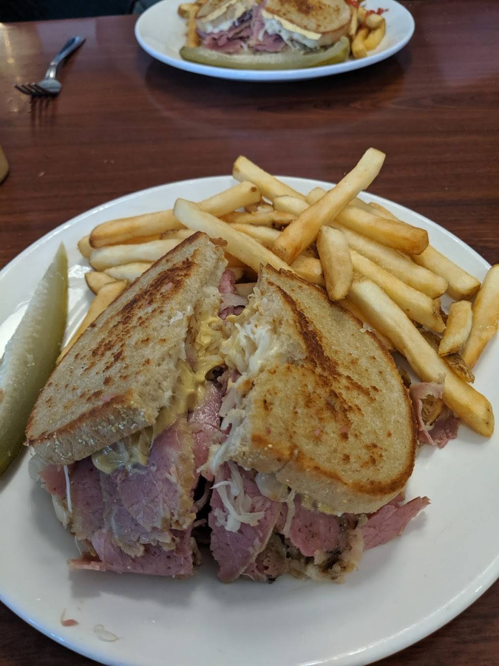 Teddys Restaurant & Deli | restaurant | 245 King St W, Oshawa, ON L1J 2J7, Canada | 9055795529 OR +1 905-579-5529