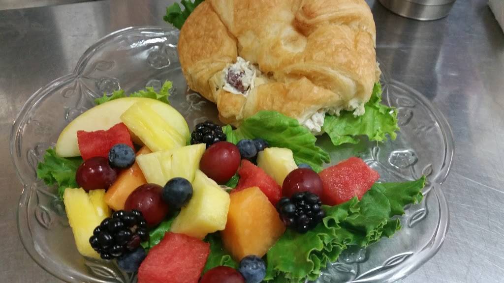 LaTeaDa Tea Room & Gift Shop | restaurant | 1100 S Madison St, Clinton, IL 61727, USA | 2179358855 OR +1 217-935-8855