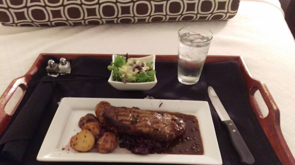 Vineyards Restaurant and Bar | restaurant | 45 John Glenn Dr, Concord, CA 94520, USA | 9255213783 OR +1 925-521-3783