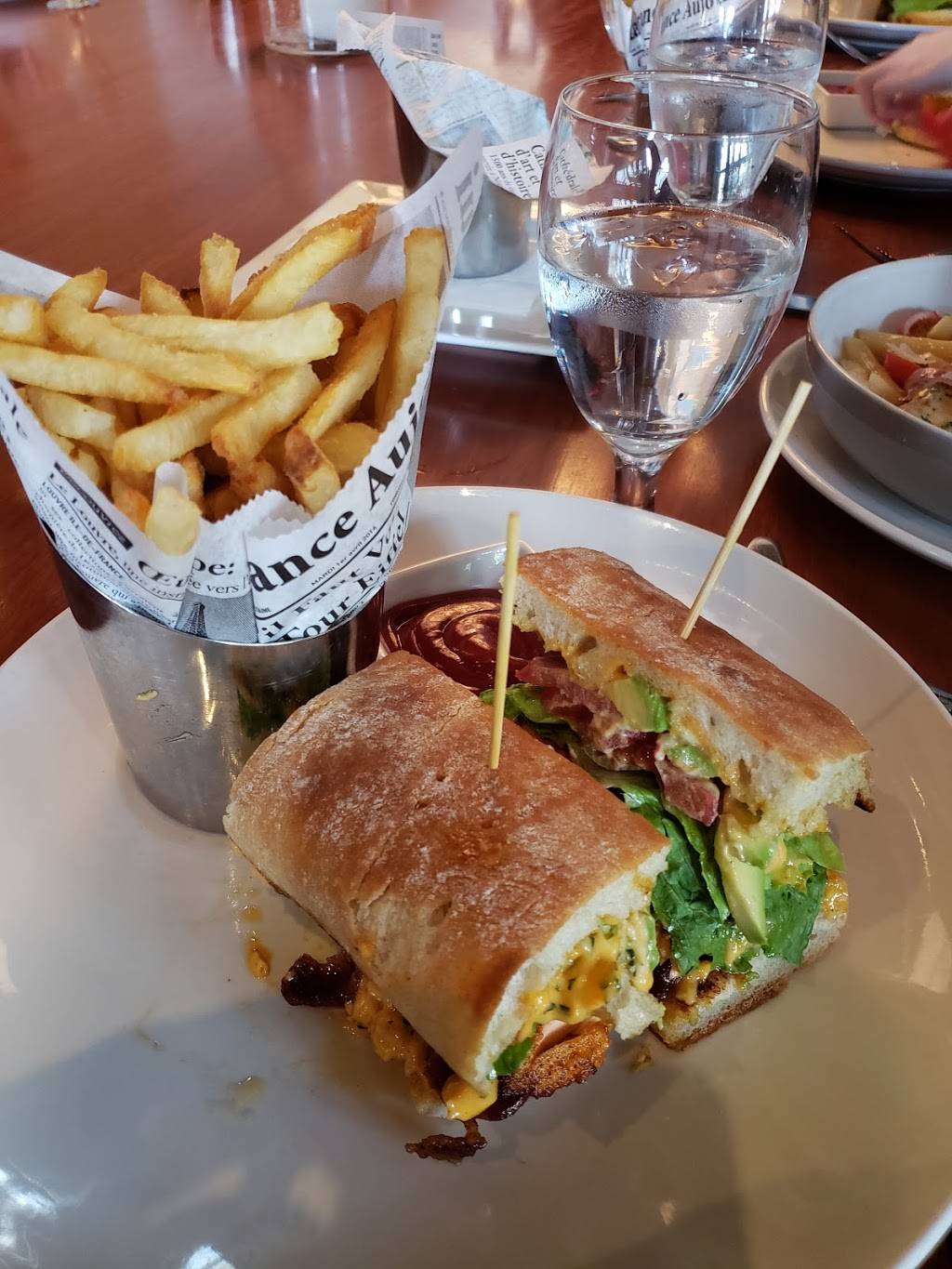 River Oaks Restaurant | restaurant | 5871 Poplar Ave, Memphis, TN 38119, USA | 9016839305 OR +1 901-683-9305