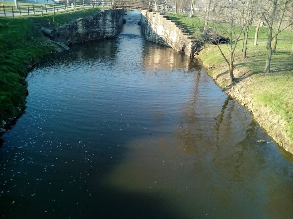 Pizza Plus | restaurant | 1527 S State St, Lockport, IL 60441, USA | 8158385270 OR +1 815-838-5270