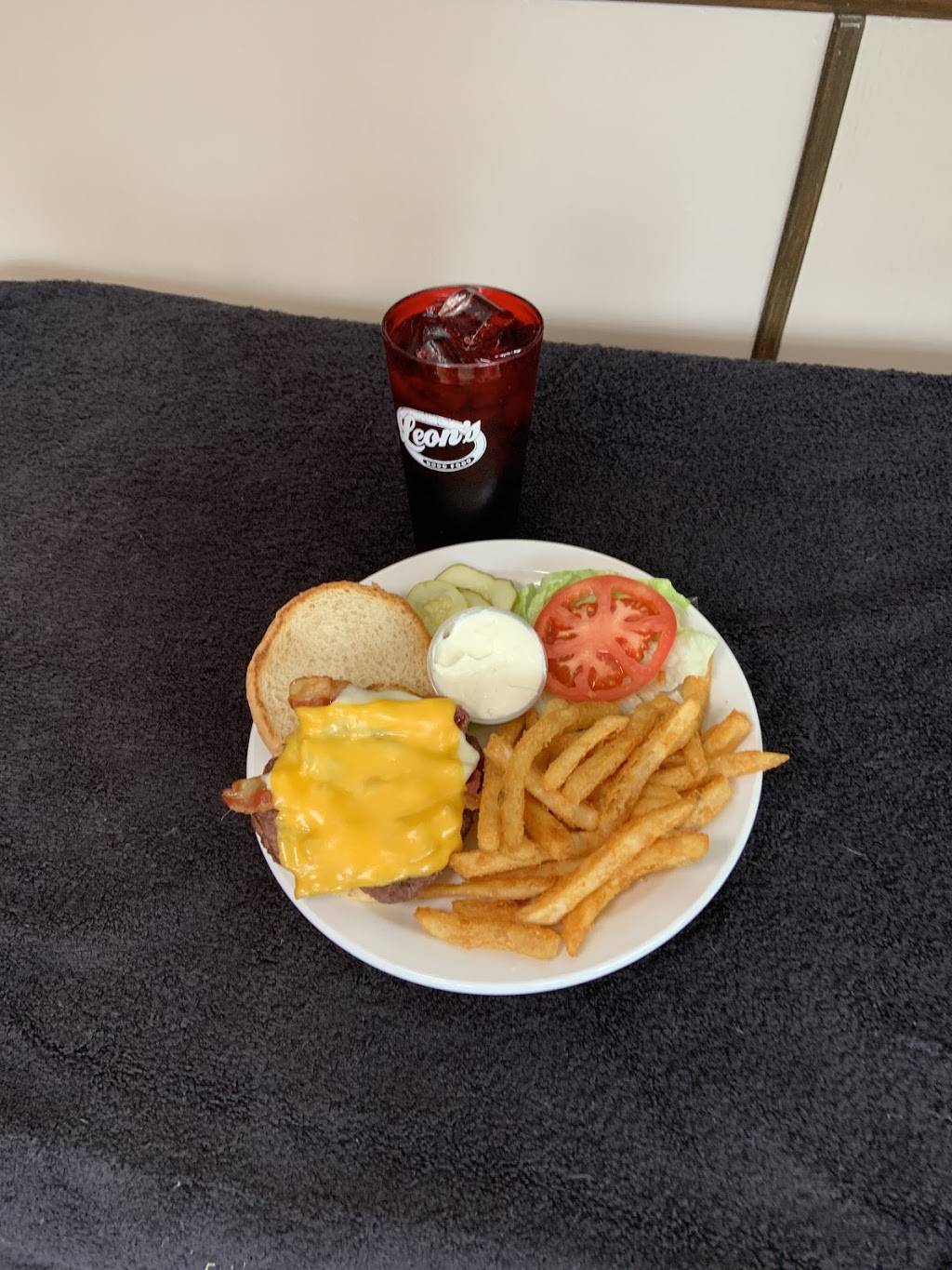 LivoniaTownGrill | restaurant | 29041 W Seven Mile Rd, Livonia, MI 48152, USA | 2484783710 OR +1 248-478-3710