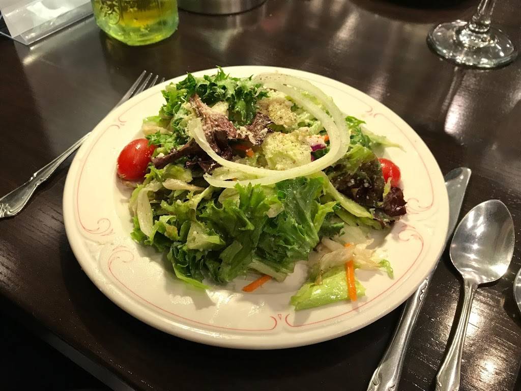 Michaels Restaurant | restaurant | 415 Broadway, Highland, IL 62249, USA | 6186548678 OR +1 618-654-8678