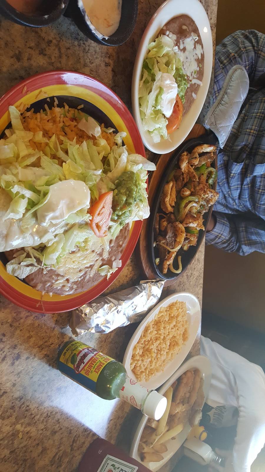 Plaza Tapatia | restaurant | 315 Sunburst Hwy, Cambridge, MD 21613, USA | 4102287808 OR +1 410-228-7808