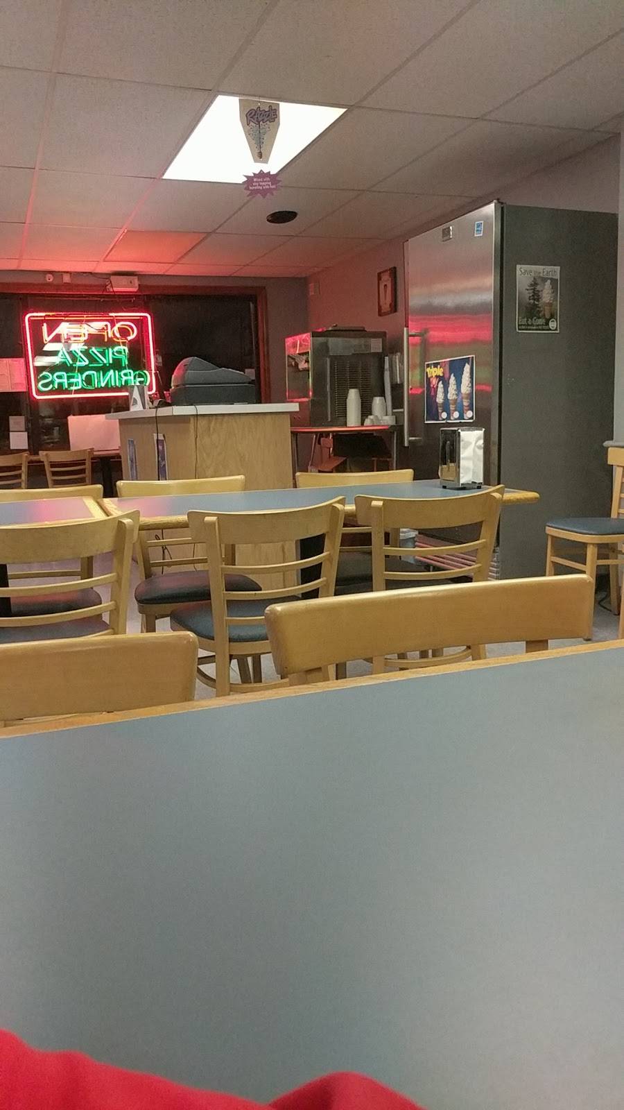 Auroras Pizzeria | restaurant | 1720 Westover Rd, Chicopee, MA 01020, USA | 4135933222 OR +1 413-593-3222