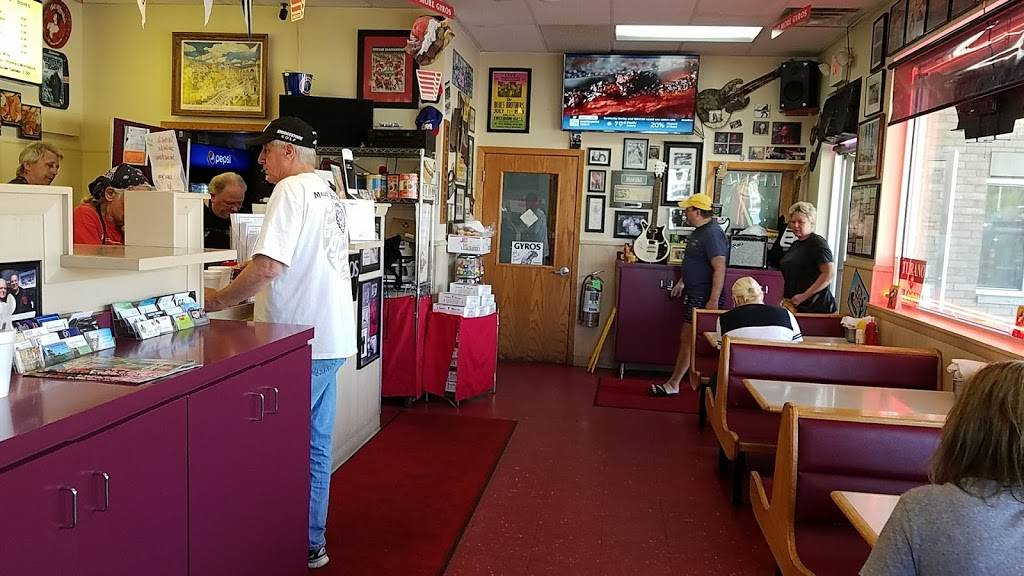 Mandinos | restaurant | 406 N Lake Ave, Twin Lakes, WI 53181, USA | 2628773647 OR +1 262-877-3647