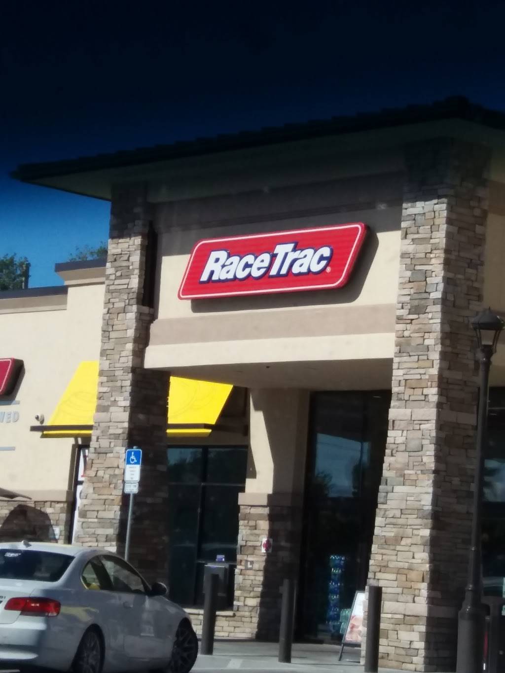 RaceTrac | bakery | 1510 S Ridgewood Ave, Daytona Beach, FL 32114, USA | 3862543101 OR +1 386-254-3101