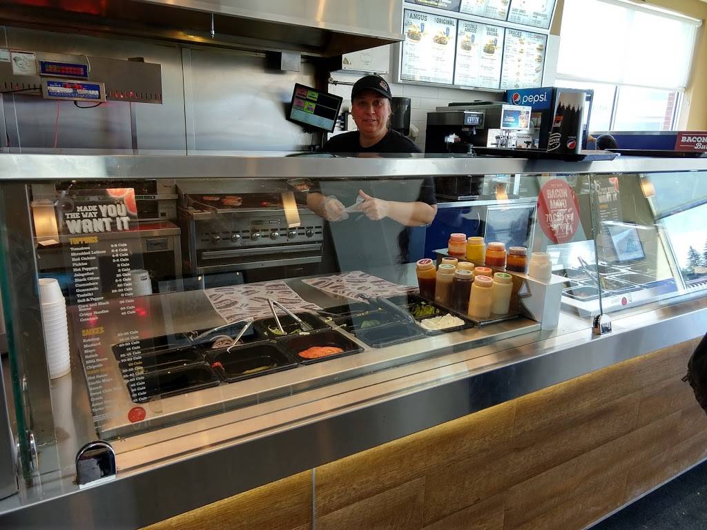 Harveys | restaurant | Harveys Kanata, 700 Eagleson Rd, Kanata, ON K2M 2G9, Canada | 6135994400 OR +1 613-599-4400