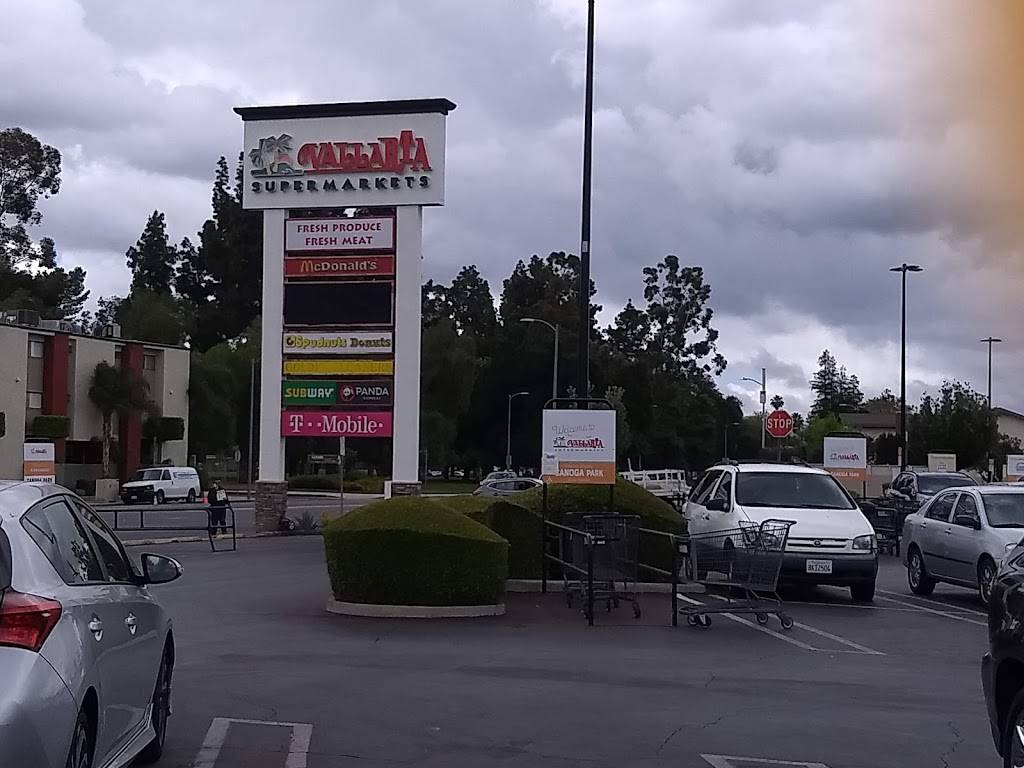 Panda Express | meal takeaway | 8201 CA-27, Canoga Park, CA 91304, USA | 8187462689 OR +1 818-746-2689