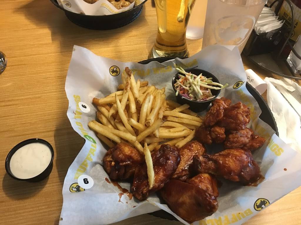 Buffalo Wild Wings | meal takeaway | 7042 University Dr NW, Huntsville, AL 35806, USA | 2568908500 OR +1 256-890-8500