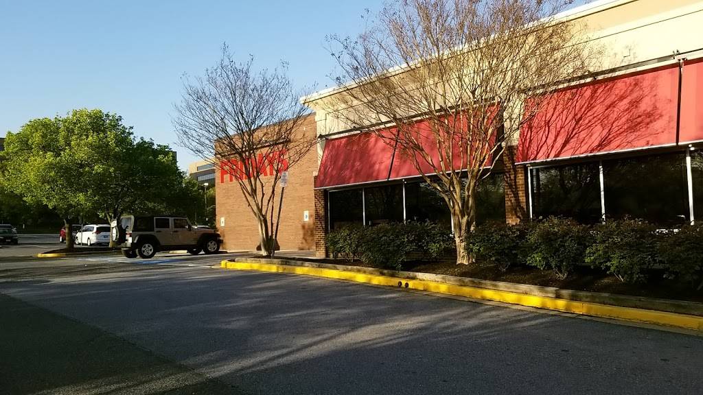 TGI Fridays | restaurant | 6460 Capitol Dr, Greenbelt, MD 20770, USA | 3013452503 OR +1 301-345-2503