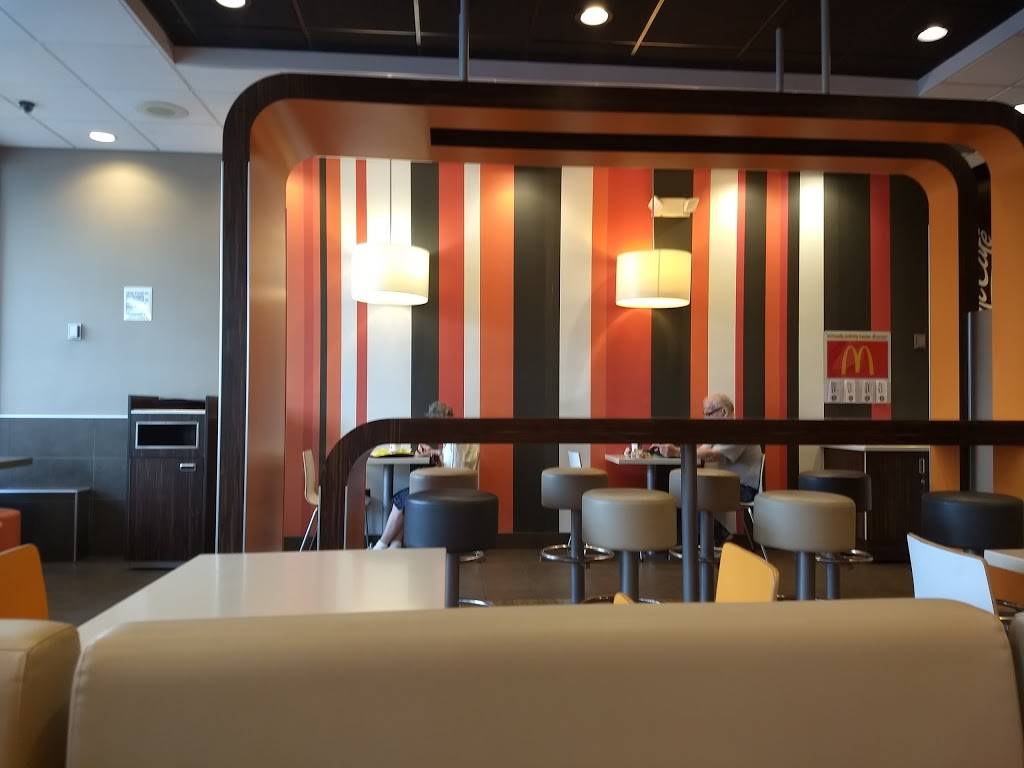 McDonalds | cafe | 256-03 Union Tpke, Glen Oaks, NY 11004, USA | 7183435367 OR +1 718-343-5367