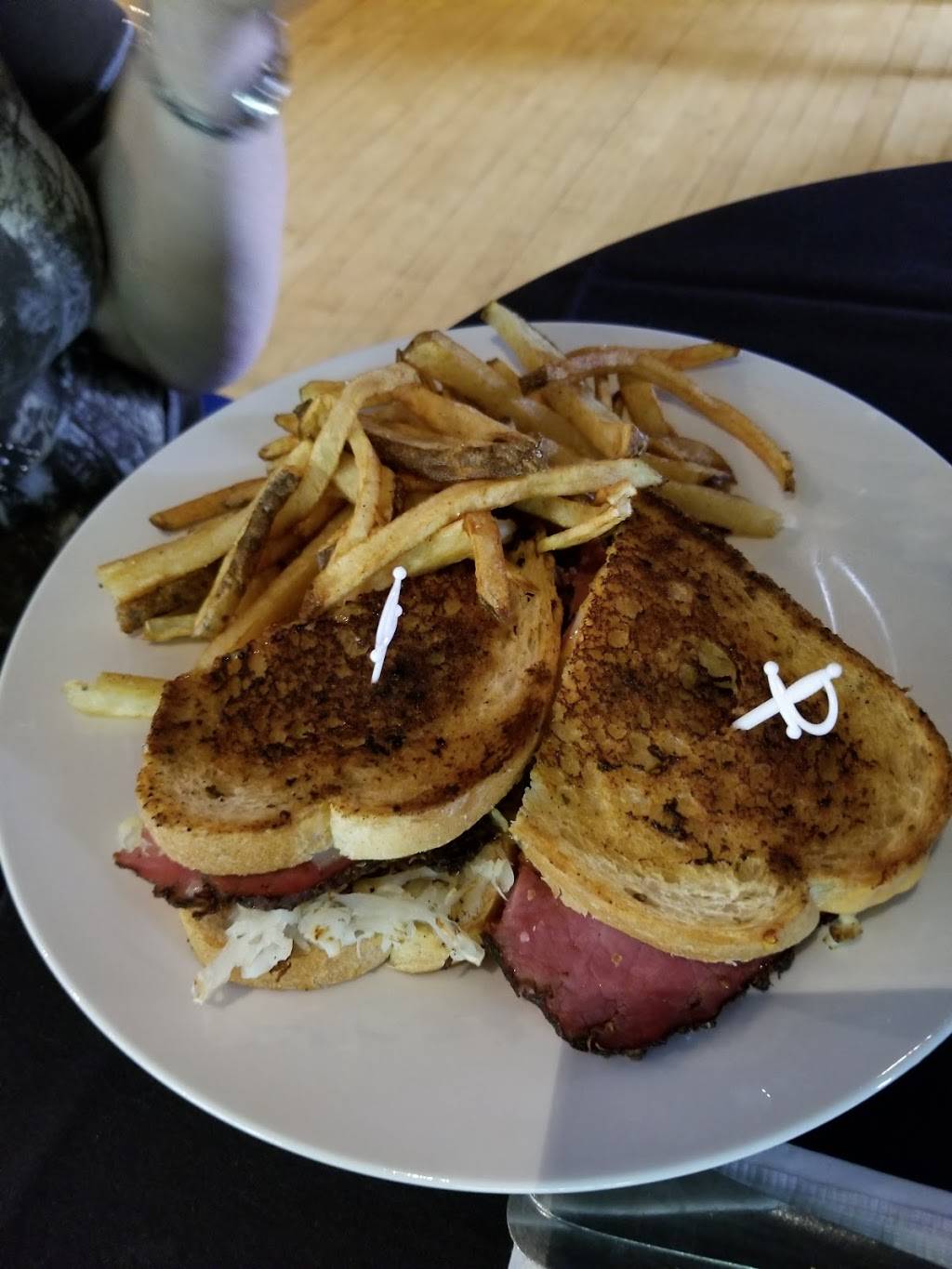 Catfish Lous | restaurant | 6540 SW Fallbrook Pl, Beaverton, OR 97008, USA | 5032275384 OR +1 503-227-5384