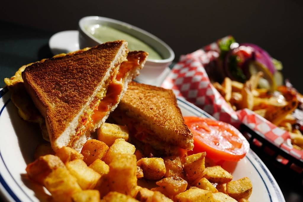 The Back Kitchen | restaurant | 5660 Front Rd, Stella, ON K0H 2S0, Canada | 6139292905 OR +1 613-929-2905