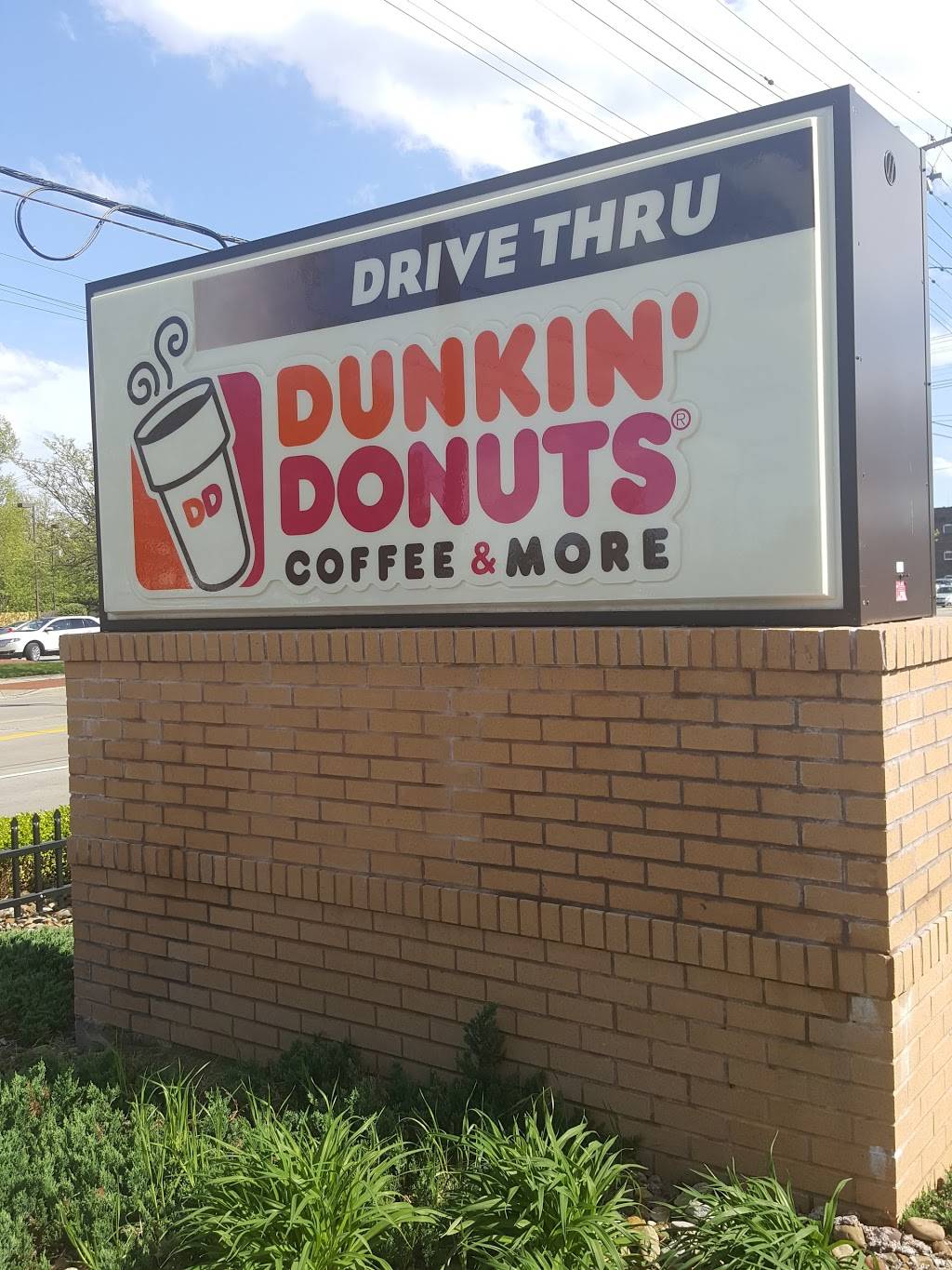 Dunkin | bakery | 1520 W 117th St, Lakewood, OH 44107, USA | 2162215500 OR +1 216-221-5500