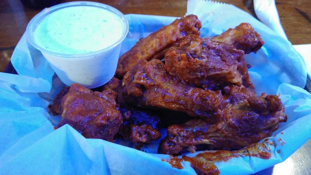 E L Flanagans Sports/Spirits | restaurant | 2635 Plaza Dr, Highland, IL 62249, USA | 6186542222 OR +1 618-654-2222