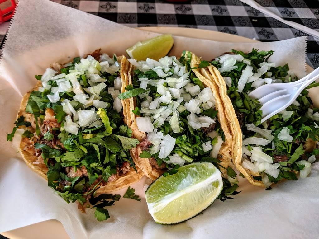 Carnitas La Esquinita | restaurant | 3424 W Irving Park Rd, Chicago, IL 60618, USA | 7732497202 OR +1 773-249-7202