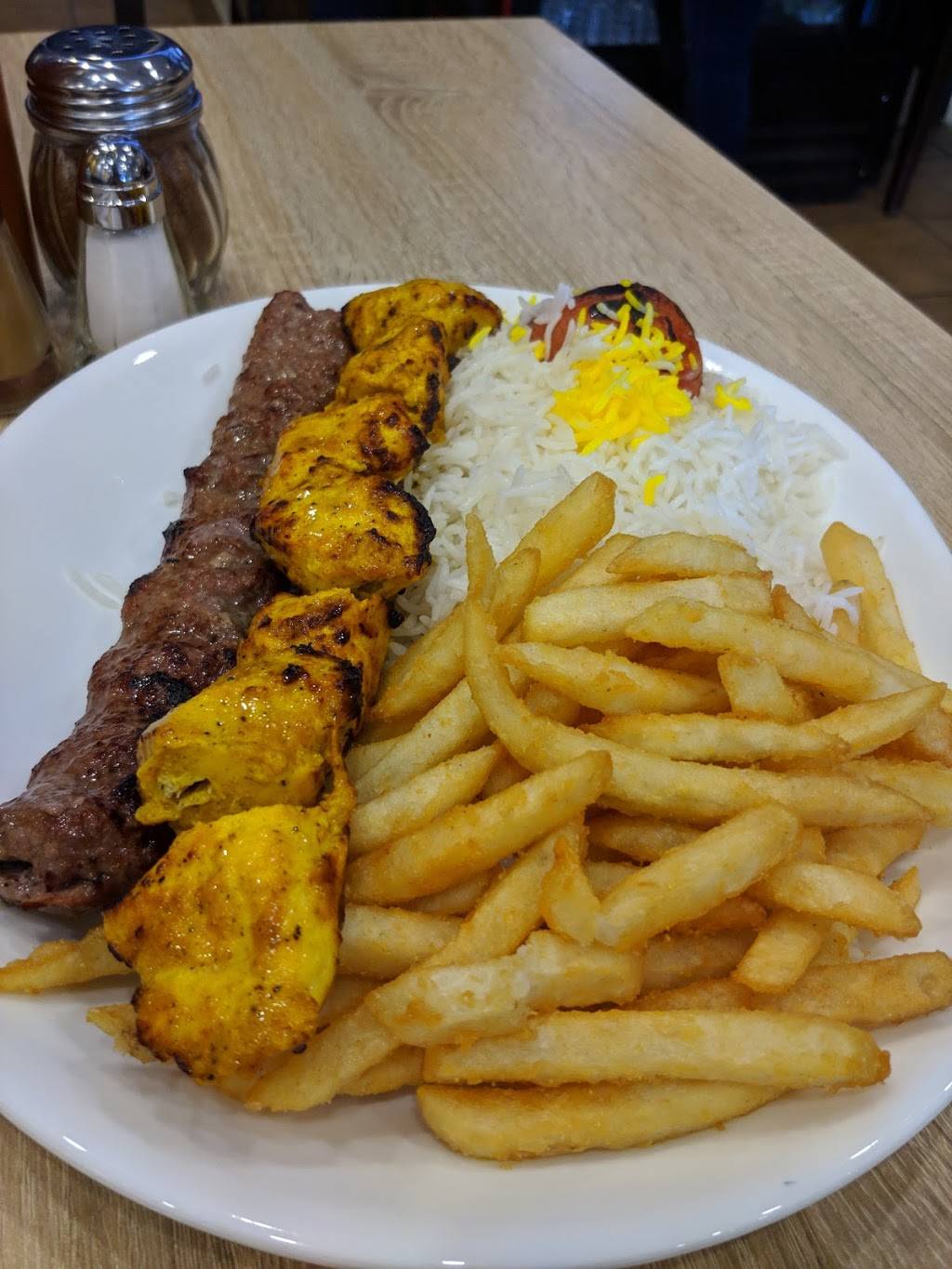 Kabob Hut | restaurant | 170 University Ave W, Waterloo, ON N2L 3E9, Canada | 5198800606 OR +1 519-880-0606