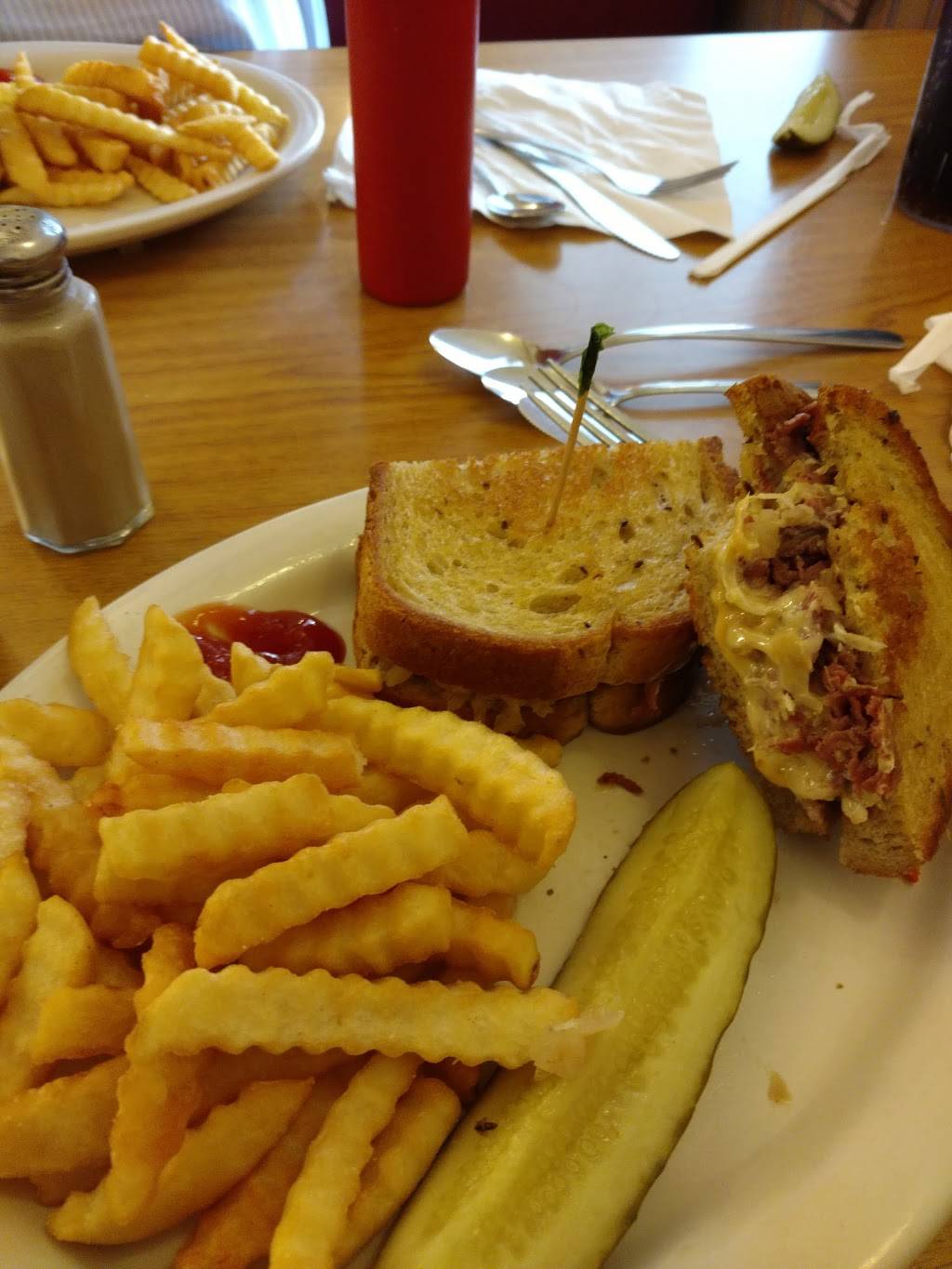 Jeanies Redwood Restaurant | restaurant | 2813 Washington Blvd, Belpre, OH 45714, USA | 7404237745 OR +1 740-423-7745