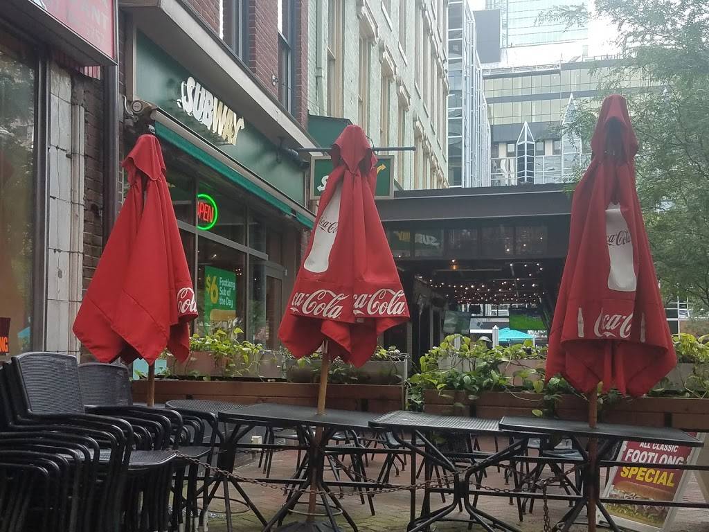 Subway | meal takeaway | 3 Market Square, Pittsburgh, PA 15222, USA | 4122612955 OR +1 412-261-2955