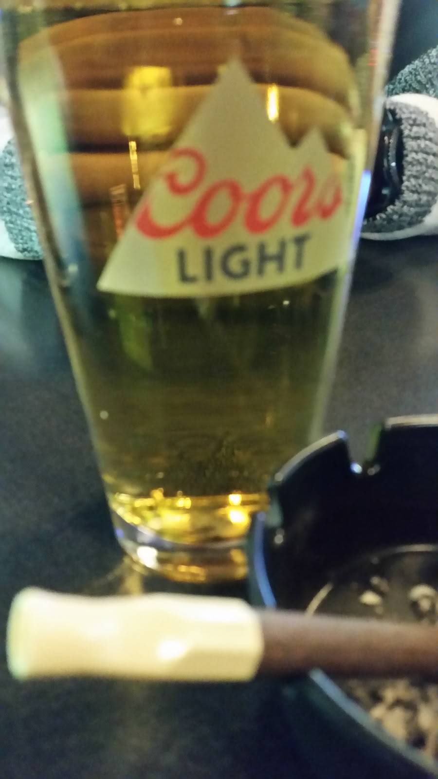 On the Mark Sports Bar & Grill | restaurant | 2588 N Gregg Ave, Fayetteville, AR 72703, USA | 4795750123 OR +1 479-575-0123