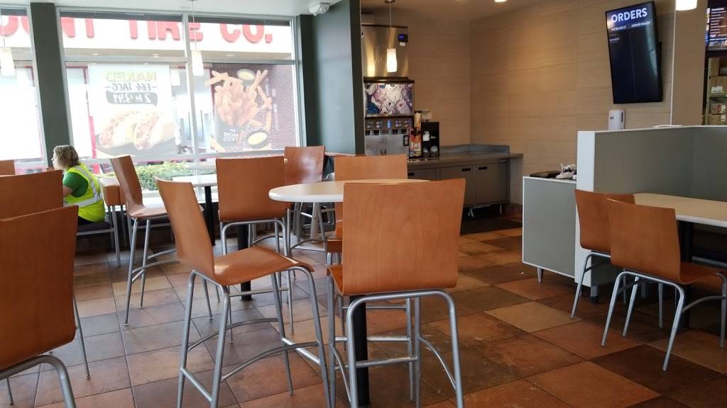 Taco Bell | meal takeaway | 2646 E W Main St, Plainfield, IN 46168, USA | 3178394207 OR +1 317-839-4207