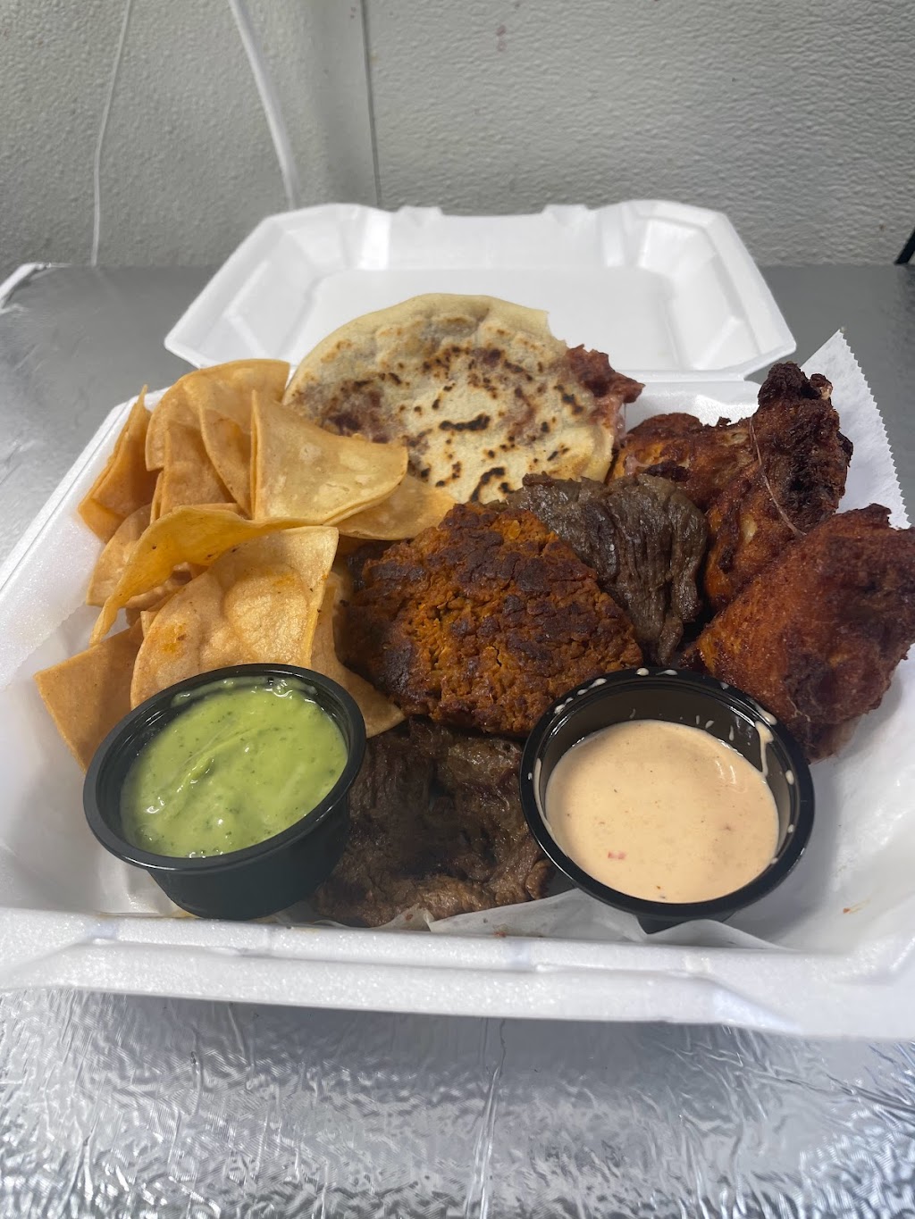 La Sabrocita | restaurant | 1325 Old Bridge Rd, Woodbridge, VA 22192, USA | 5714623481 OR +1 571-462-3481