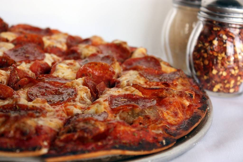 Georgios Chicago Pizzeria & Pub | meal delivery | 75 E Woodstock St, Crystal Lake, IL 60014, USA | 8154598888 OR +1 815-459-8888