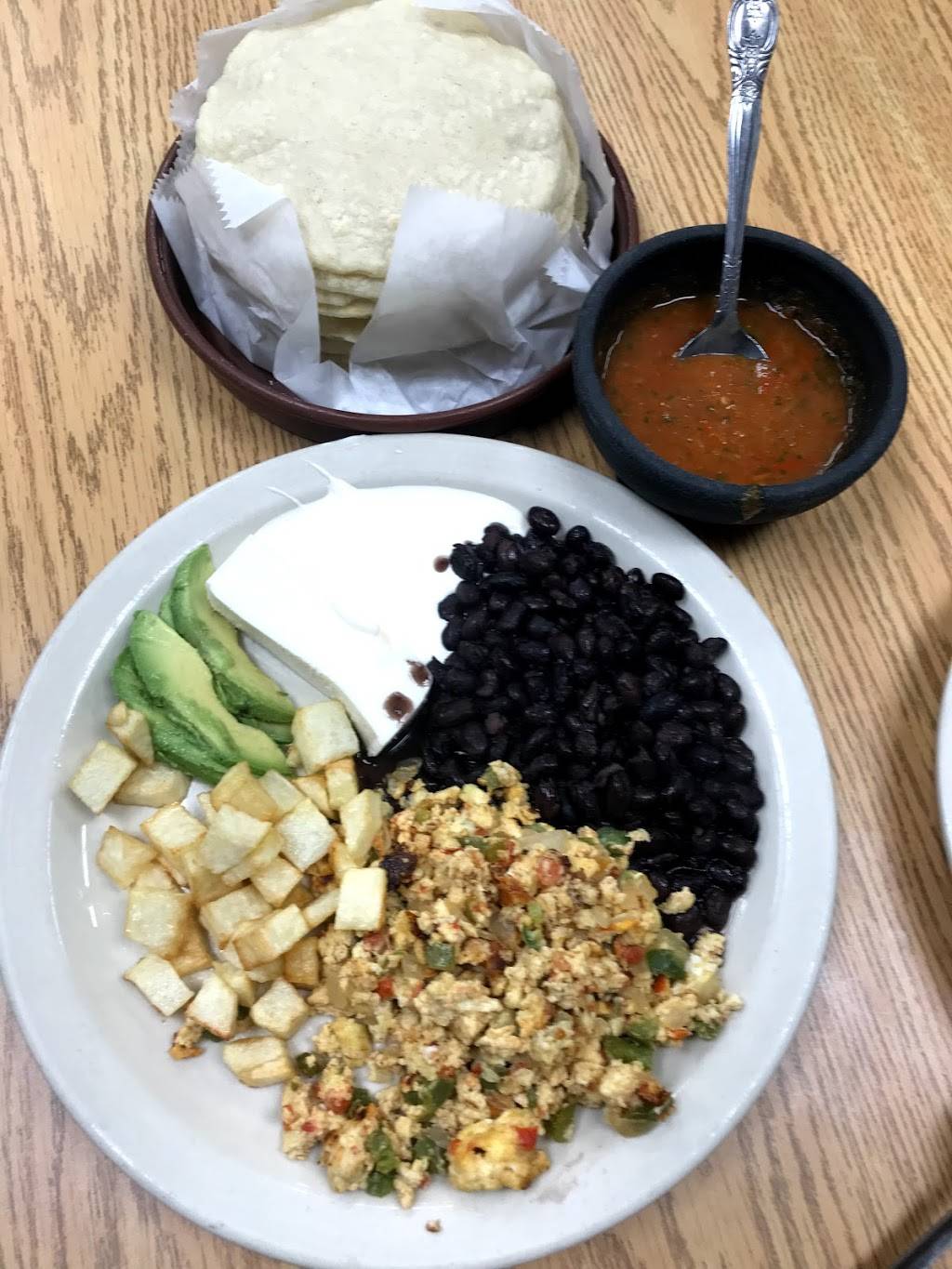 Doña Carmen Pupuseria #1 | restaurant | 1823 W Pioneer Pkwy, Arlington, TX 76013, USA | 8177953716 OR +1 817-795-3716