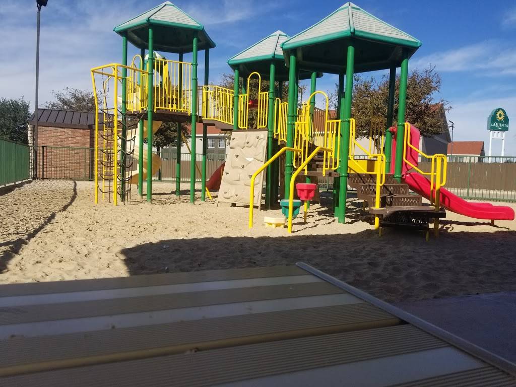 Sonic Drive-In | restaurant | 3222 Goliad Rd, San Antonio, TX 78223, USA | 2103371116 OR +1 210-337-1116